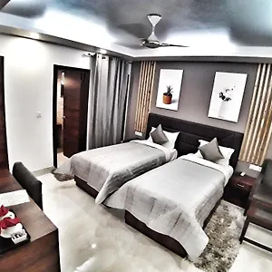 Airport Delhi Aerocity, 15 Mins Yashobhoomi Guest house